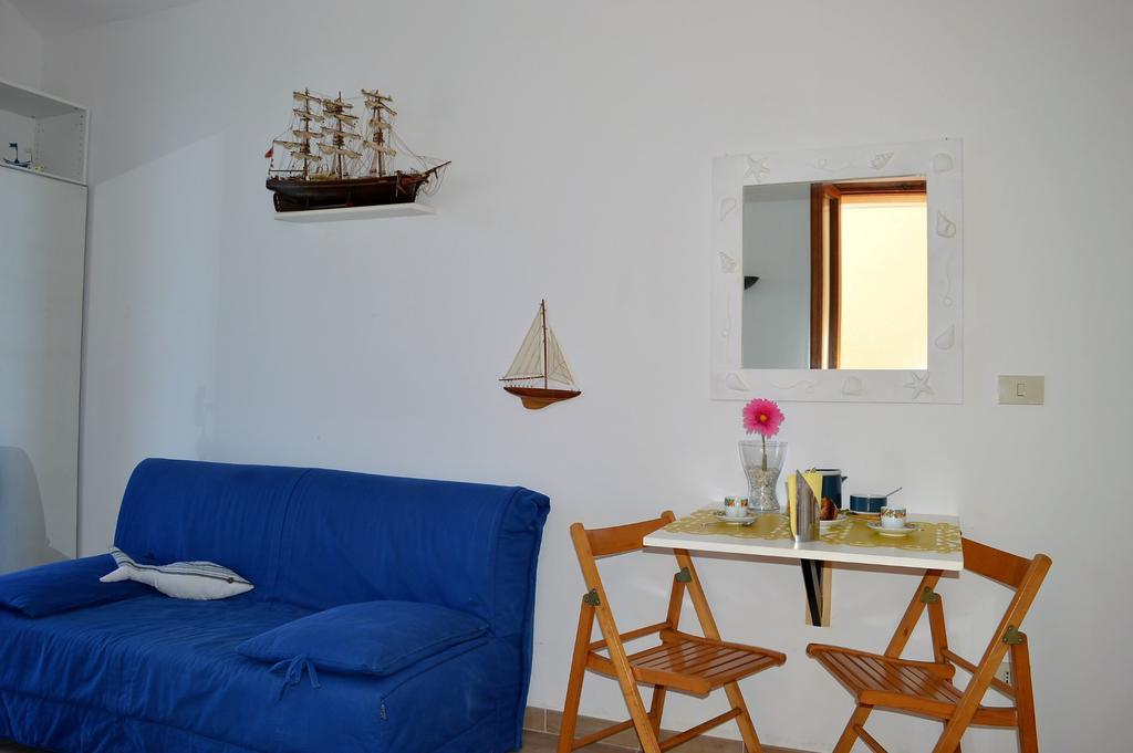 דירות מונליה House Grecale חדר תמונה
